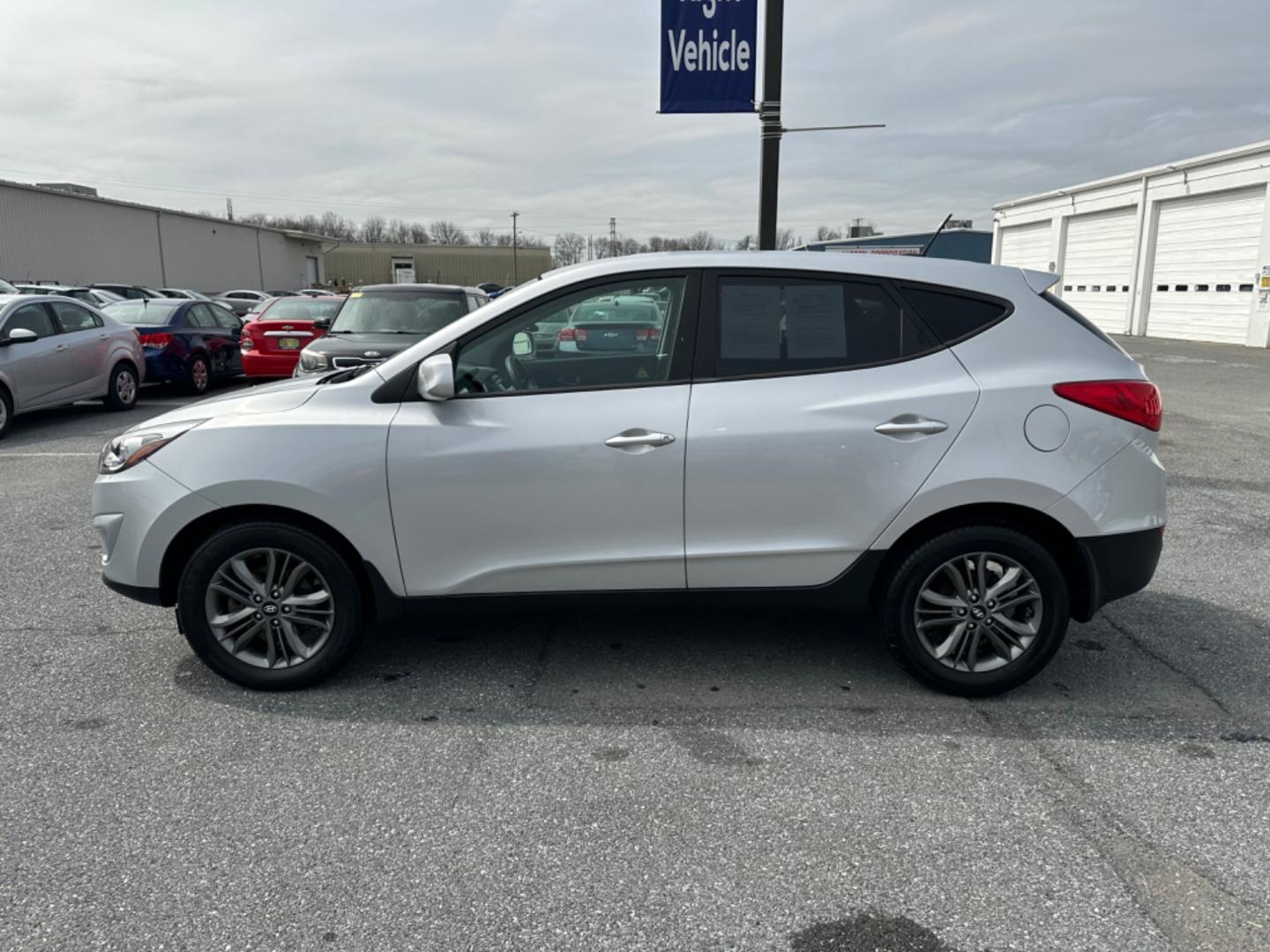 2014 SILVER Hyundai Tucson GL Auto FWD (KM8JT3AF7EU) with an 2.0L L4 DOHC 16V engine, 6-Speed Automatic transmission, located at 1254 Manheim Pike, Lancaster, PA, 17601, (717) 393-9133, 40.062870, -76.323273 - Photo#7